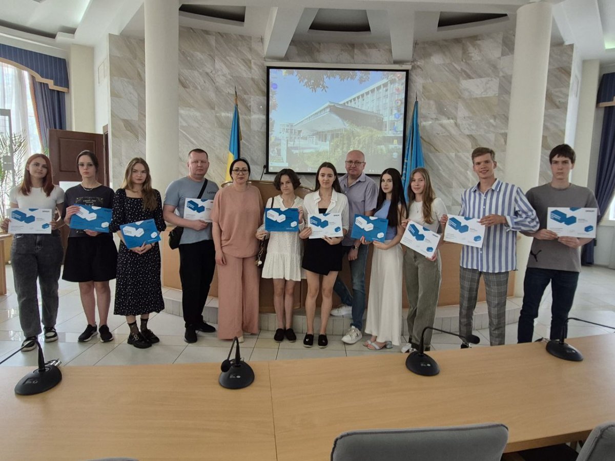 Вручення сертифікатів студентам за курсом Revit від компанії Origin!